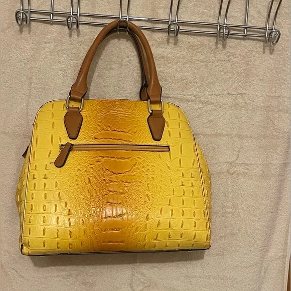 Yellow satchel medium to large sz gator handbag with arm strap - Picture 2 of 4
